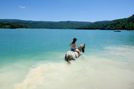 Le lac de Vouglans à proximité